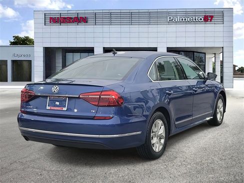 Used 2017 Volkswagen Passat 1.8T S image 6