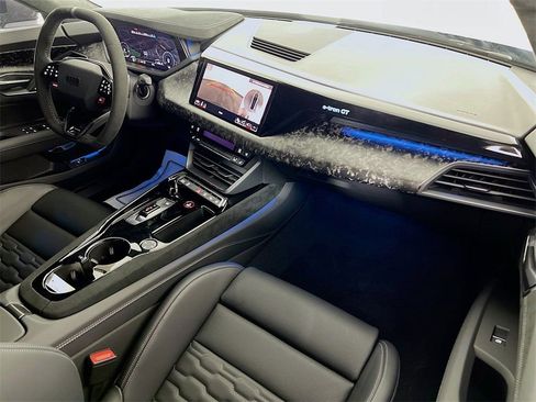 New 2026 Audi RS e-tron GT Base image 27