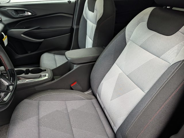 New 2026 Chevrolet Trax RS w/ Sunroof Package FWD image 10