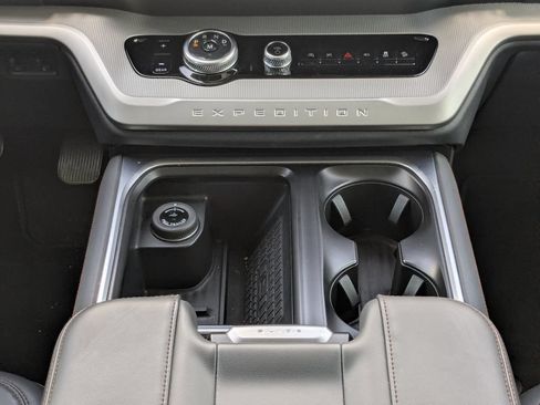 Used 2025 Ford Expedition Active AWD/4WD image 27