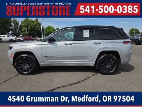 New 2026 Jeep Grand Cherokee Summit AWD/4WD image 11