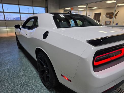 Used 2016 Dodge Challenger SXT Plus image 10