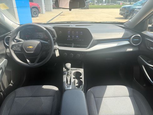 Used 2026 Chevrolet Trax LS w/ LS Convenience Package FWD image 24