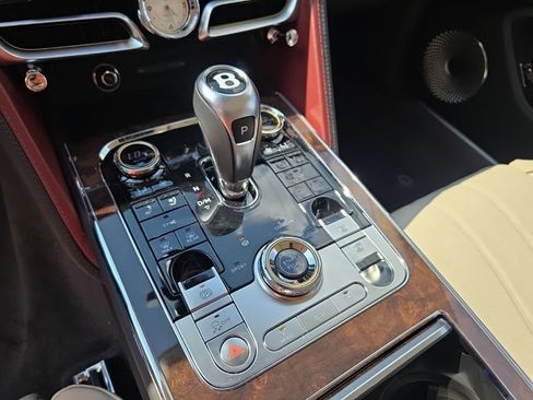 New 2025 Bentley Flying Spur Plug-In Hybrid image 29