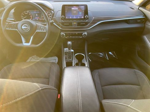 Used 2024 Nissan Altima 2.5 SV image 10