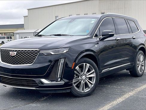 Used 2023 Cadillac XT6 Premium Luxury image 2