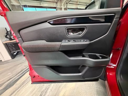 Used 2025 Honda Pilot Sport image 54