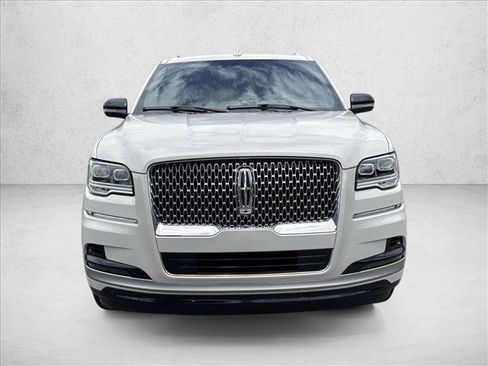 Used 2024 Lincoln Navigator Reserve AWD/4WD image 2
