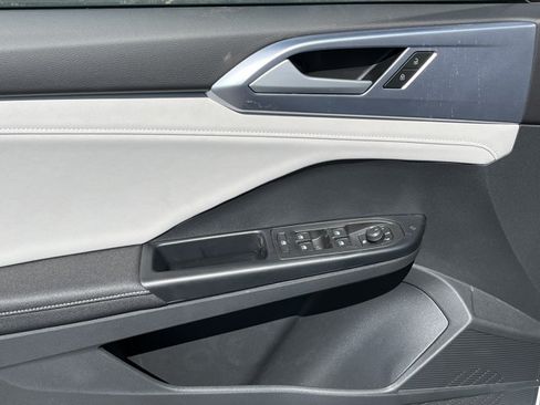 New 2026 Volkswagen Taos SE AWD/4WD image 14