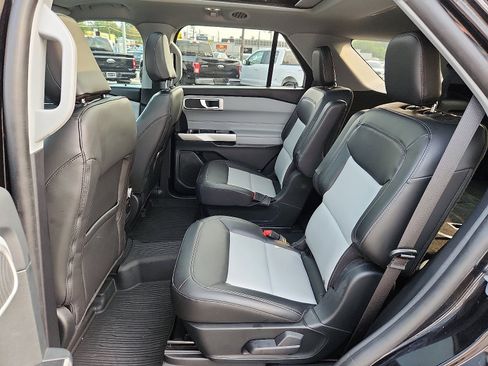 Certified 2022 Ford Explorer XLT w/ Equipment Group 202A image 10