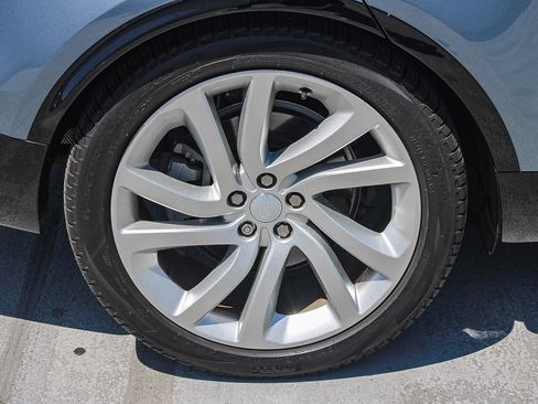 Used 2023 Land Rover Discovery S R-Dynamic image 16