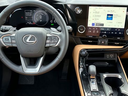 Used 2025 Lexus NX 350h Premium image 14