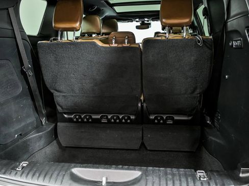 Used 2021 Chrysler Pacifica Limited w/ Uconnect Theater Family Group image 8