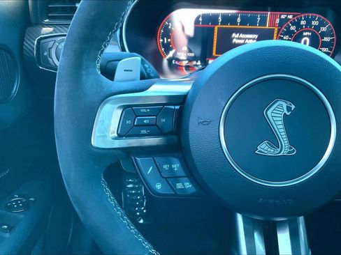 Used 2022 Ford Mustang Shelby GT500 w/ Carbon Fiber Track Pack image 23