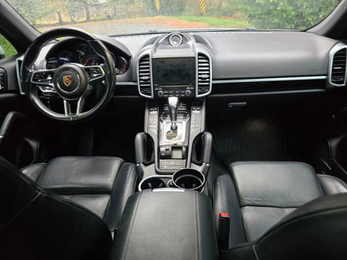 Used 2017 Porsche Cayenne Platinum Edition image 15