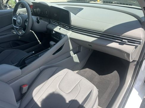 Used 2024 Hyundai Elantra SEL image 16