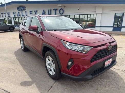 Used 2019 Toyota RAV4 XLE w/ Convenience Package AWD/4WD image 4