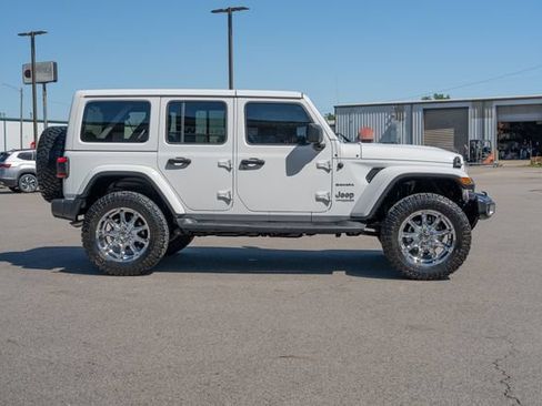 Used 2019 Jeep Wrangler Unlimited Sahara AWD/4WD image 7
