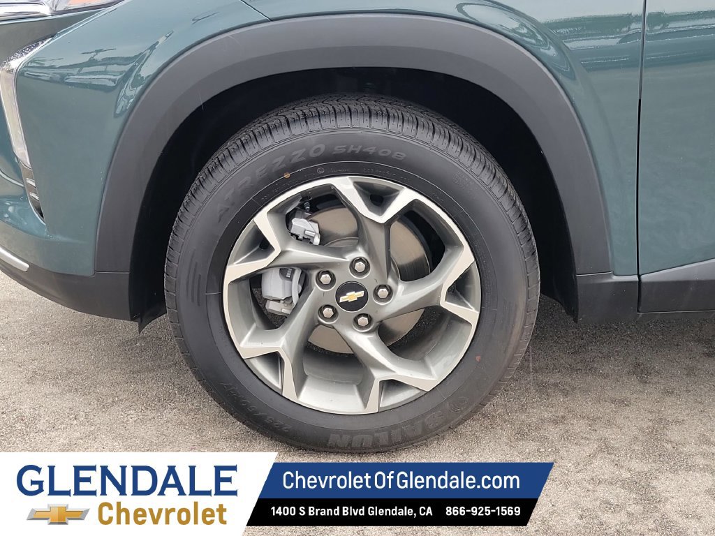 Used 2025 Chevrolet Trax LT FWD image 18