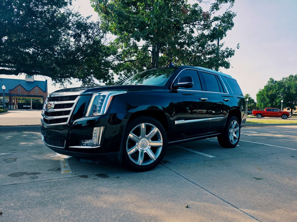 Used 2020 Cadillac Escalade Premium Luxury RWD image 3