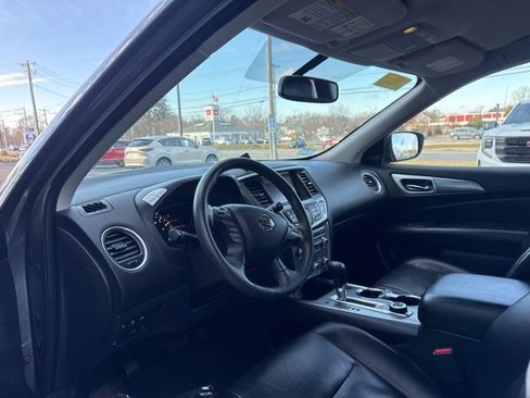 Used 2018 Nissan Pathfinder SL image 9