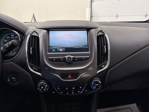Used 2017 Chevrolet Cruze LT w/ Convenience Package FWD image 18