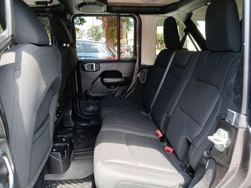 Used 2018 Jeep Wrangler Unlimited Sport S AWD/4WD image 10