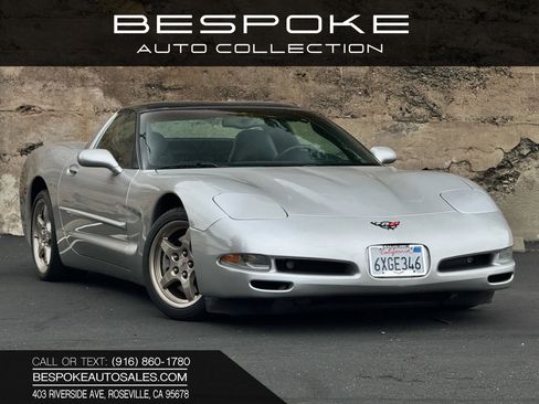 Used 2004 Chevrolet Corvette Coupe w/ Preferred Equipment Group RWD image 1
