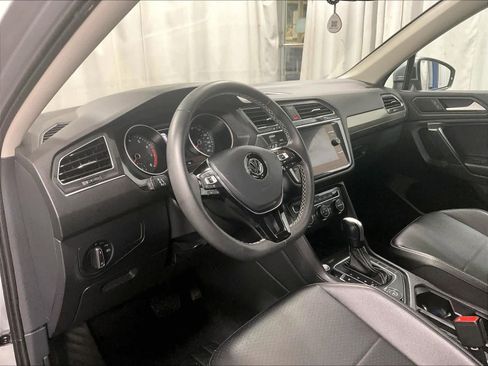 Used 2021 Volkswagen Tiguan SE image 8