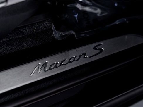 Used 2022 Porsche Macan S w/ Premium Package Plus image 42