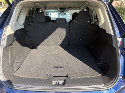 Used 2025 Nissan Rogue SV FWD image 33