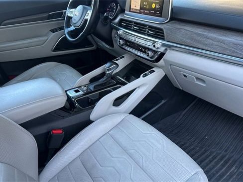 Used 2020 Kia Telluride SX w/ SX Prestige Package image 16