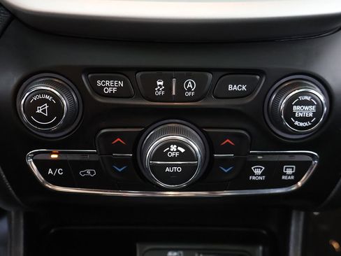 Used 2017 Jeep Cherokee Overland AWD/4WD image 53