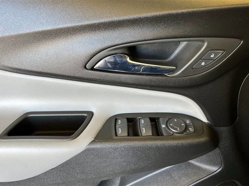 Used 2022 Chevrolet Equinox LS w/ LS Convenience Package image 11