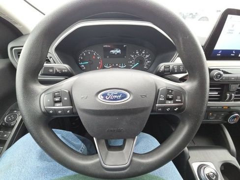 Used 2022 Ford Escape SE w/ SE Sport Appearance Package image 38
