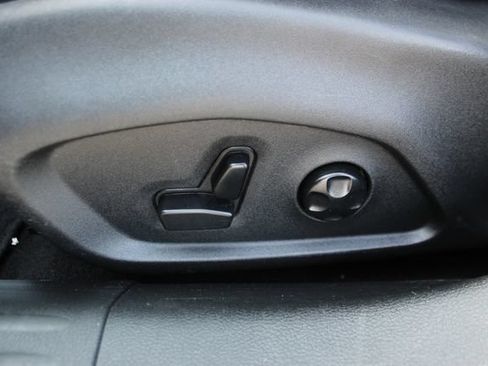 Used 2018 Jeep Compass Latitude FWD image 10