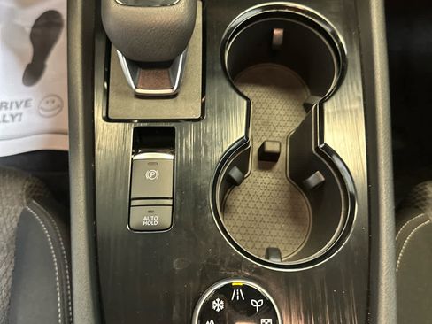 Certified 2025 Nissan Rogue SV image 23