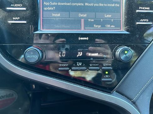 Used 2020 Toyota Camry SE image 25