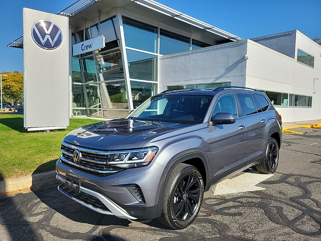 Certified 2023 Volkswagen Atlas SE w/ Black Wheel Package AWD/4WD image 1