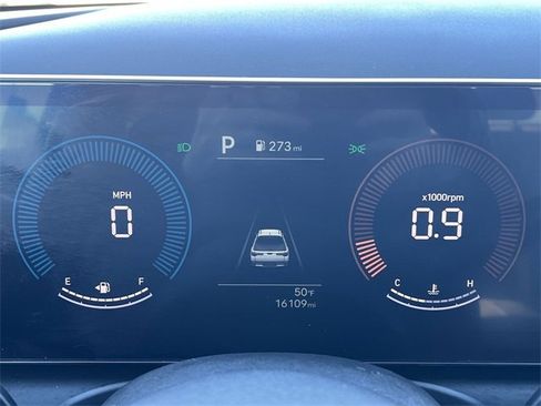 Certified 2025 Hyundai Santa Cruz SEL image 18