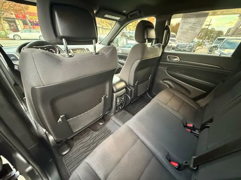 Used 2017 Jeep Grand Cherokee Laredo w/ Quick Order Package 23E image 19