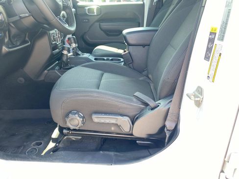 Used 2023 Jeep Wrangler Unlimited w/ Sun & Screen Package AWD/4WD image 23