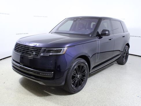 Used 2023 Land Rover Range Rover Long Wheelbase SE image 4