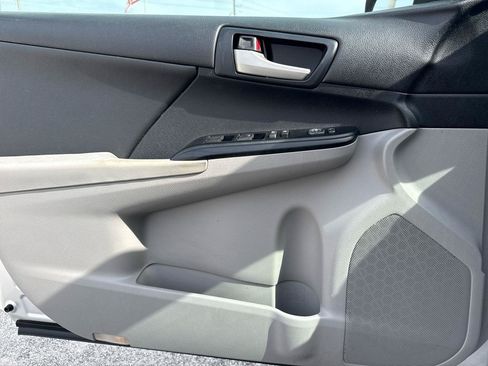 Used 2013 Toyota Camry LE FWD image 40