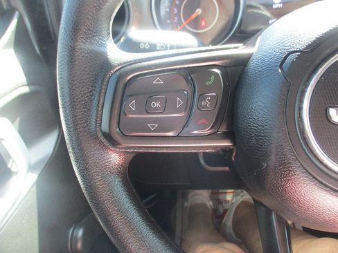 Used 2019 Jeep Wrangler Sport AWD/4WD image 10