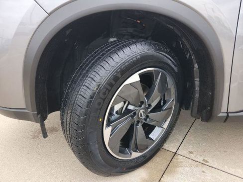 Certified 2024 Nissan Rogue SV image 30