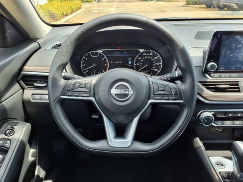 Used 2025 Nissan Altima 2.5 SV FWD image 20