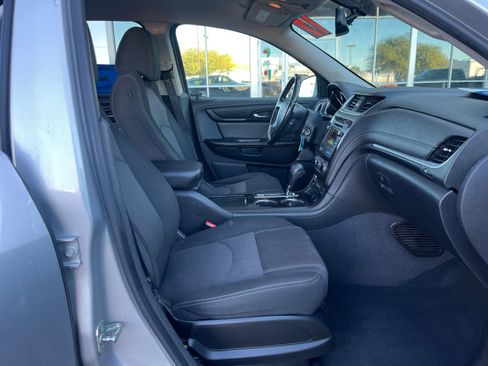 Used 2017 Chevrolet Traverse LT image 19