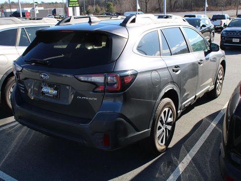 Used 2020 Subaru Outback Premium image 4