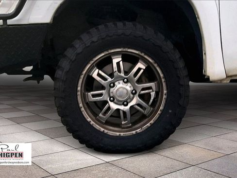 Used 2014 Toyota Tundra 4x4 CrewMax image 9